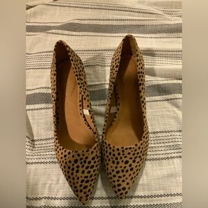 Universal Thread Tan and Black Heels